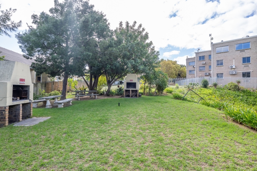 2 Bedroom Property for Sale in Bloemhof Western Cape